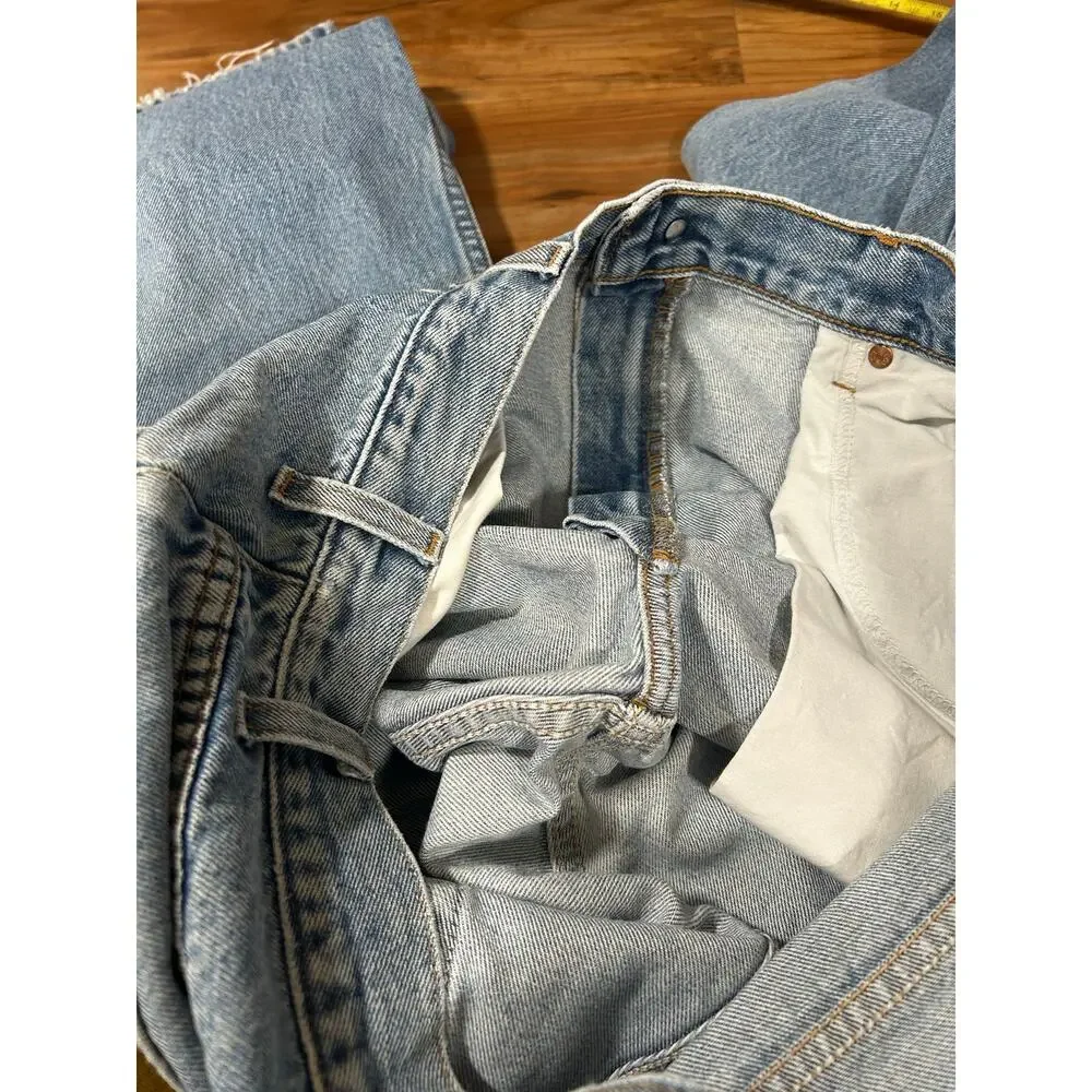 Vintage 90s Levi’s 550 Relaxed Fit Tapered Leg Jeans 38x34 Light Wash Distressed